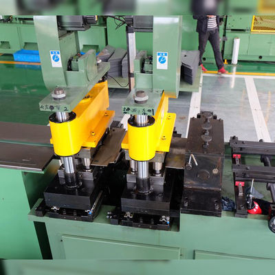 Automatische Kernsnijmachine die de Kern van Staplap center leg for transformer maken