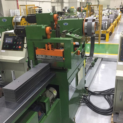 Kern aan Snijmachine wordt gesneden die van de Lengte de Automatische Kern het Been dat van de Reactorkern maken