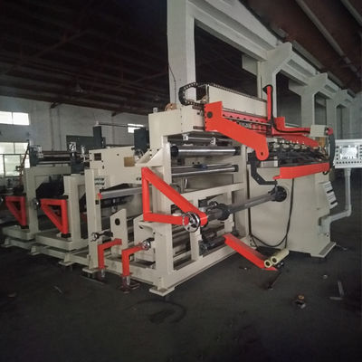 Machine voor het opvouwen van laagspanningstransformatorfolie