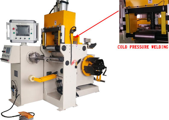 Automatische geleider aluminiumfolie en koperen folie wikkeling machine met koud-druk lassen en 1 set folie decoiler