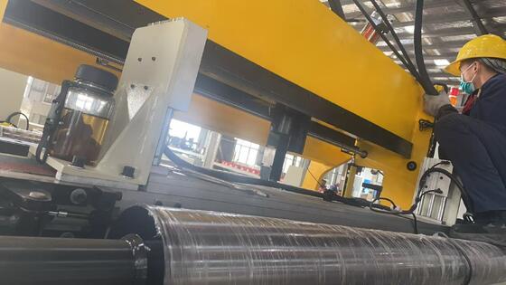 Automatische koperfolie wikkelmachine met kouddruklassen, twee servomotoren en 22KW wikkelvermogen