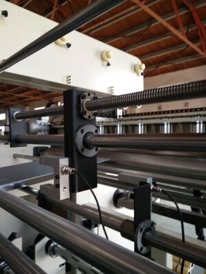 PLC-besturing Automatische koperen folie wikkelmachine met twee folie ontkoelers en 16 RPM snelheid