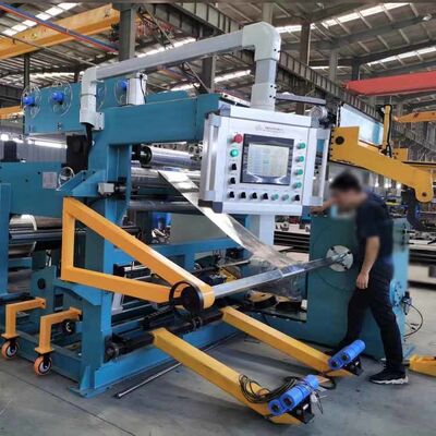 Transformatorfolie-wikkelmachine met 22kW wikkelvermogen, 0-18 RPM snelheidsbereik en 2 sets ontbraamunit voor precisiewikkeling