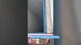 Foliewikkelmachine in een container laden